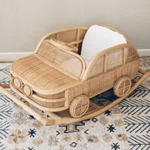 Paseo para niños en coche de juguete hermosos coches mecedores de ratán hechos a mano para niños hechos en Vietnam - Product Image 1