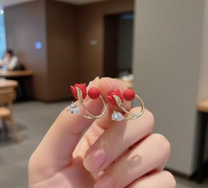 ต่างหูห้อยทรงกลีบดอกไม้สไตล์เกาหลี รุ่น New Vision Premium Alloy งานแฮนด์เมด ดีไซน์หรูหรา สีแดงสดใส น้ำหนักเบา เหมาะสำหรับผู้หญิง เป็นของขวัญสำหรับเธอ - Product Image 5