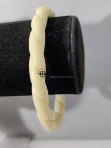 Elegante brazalete de resina para oficina, accesorio diario hecho a mano con estilo de Tradebyd - Product Image 6
