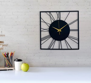 Reloj de pared romano de Metal negro con forma cuadrada moderna, diseño elegante minimalista, decoración llamativa para sala de estar, dormitorio o cocina - Product Image 6