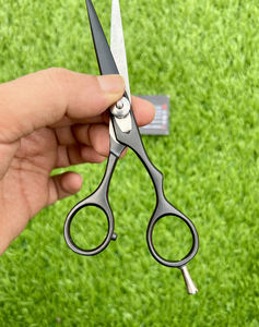Tijeras de corte de pelo profesional de alta calidad, tijeras de salón de acero inoxidable japonesas, punta de hoja afilada para una peluquería segura - Product Image 5