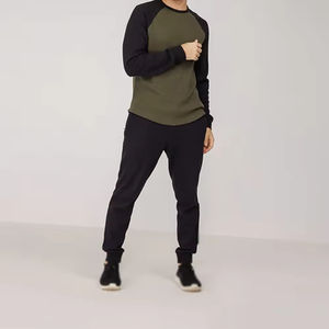 เสื้อยืดแขนยาวผู้ชายสั่งทำโลโก้ขายส่ง ผ้าฝ้าย 100% ทรงหลวม คุณภาพพรีเมียม ระบายอากาศ แห้งเร็ว เหมาะสำหรับออกกำลังกาย - Product Image 3