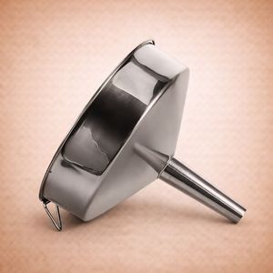 Embudo de Acero Inoxidable con Mango para una Transferencia de Líquidos sin Derrames, Diseño de Precisión, Ideal para Cocina, Bar y Uso Doméstico - Product Image 1