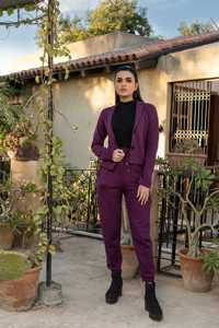 Conjunto de 2 piezas de ocio para mujer, estilo Baddie, para primavera/invierno, al por mayor: Pantalones de chándal de cintura alta con ajuste en el tobillo y tops cortos de manga larga con empalmes. - Product Image 2