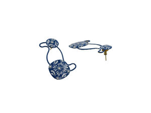 ต่างหูแฟชั่นดีไซน์ล่าสุด ลายเพ้นท์มือ ลายเครื่องปั้นดินเผาสีน้ำเงิน ตกแต่งด้วยสีทองด้าน สำหรับสาวๆ และผู้หญิง - Product Image 4