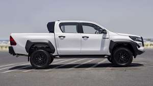 Entrega Inmediata 2025 TOYOTA HILUX GR SPORT 2.8D – BLANCO - Product Image 3