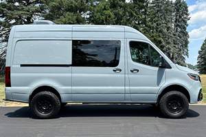 Mercedes-Benz Sprinter 2500 4x4 2021 Certifié Propre et en Bon État - Product Image 6