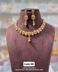 Ensemble de bijoux de mariée antiques vibrants pour femmes avec boucles d'oreilles au look lourd, convient parfaitement aux réceptions et aux événements culturels - Product Image 4