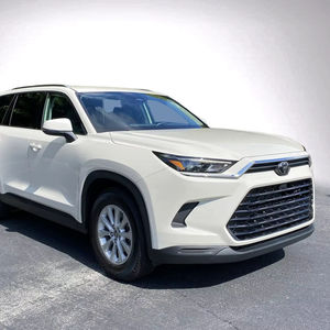 Limpio de segunda mano 2024 Toyo_ta Grand Highlander XLE AWD - Product Image 1