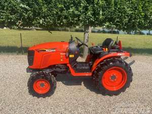 Tractor Agrícola Kubota M7060 4x4 Usado de Grado Premium, Listo para Enviar, Tractor Agrícola de Servicio Pesado con Motor Potente en Venta - Product Image 2