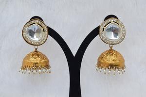 ต่างหู Jhumka สไตล์แฟนซีแบบโบราณทำจากวัสดุทองเหลืองสำหรับผู้หญิงและเด็กผู้หญิง - Product Image 4