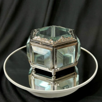 Faveurs de mariage décoratives de luxe Mini boîte à bagues en verre de cristal couvercle de perles de concepteur en métal argenté moderne personnalisable