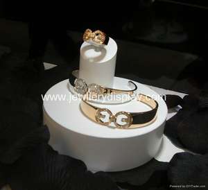 Elegante y versátil soporte de joyería acrílica con múltiples modelos de diseño para una exhibición y almacenamiento elegantes - Product Image 5