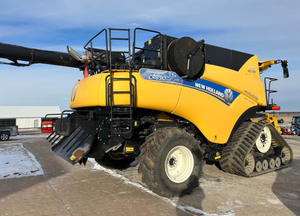 Moissonneuse-batteuse automotrice d'occasion New Holland CR 9.90 - Product Image 3