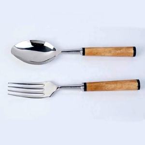 Mango corto con diseño de esmalte sombreado azul con juego de cuchara para servir ensalada de madera Hecho de madera natural en color natural - Product Image 4