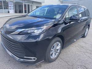 TOYOTA SIENNA 2022 D'OCCASION 4 CYLINDRES 5.5L 41 465 KM 18 PLACES DIESEL TRANSMISSION AUTOMATIQUE - Product Image 5
