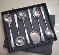 Ensemble de cuillères à couverts en métal à forte demande pour servir de la nourriture et de la soupe disponible à un prix abordable depuis l'Inde