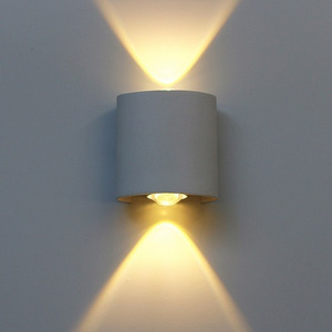 Lampada da Parete LED 4W Impermeabile IP67 con Diffusore in Policarbonato e Base in Alluminio, Luce Bianca Calda 3000K CCT per Uso Interno ed Esterno, Ideale per Giardino - Product Image 4