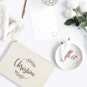 Organizador de Maquillaje Personalizado con Nombre, Bolsa de Cosméticos Portátil de Gran Capacidad para Viaje con Diseño de Enredaderas y Letras Simples - Product Image 3