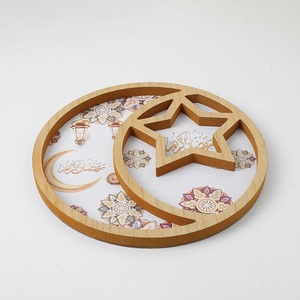 Plateau de service élégant en métal pour le Ramadan avec calligraphie arabe et motif de lanterne, parfait pour les repas d'Iftar, la décoration festive et les cadeaux - Product Image 4