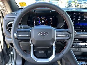 Offre exceptionnelle : Chevrolet Colorado Z71 Crew Cab 4x4 d'occasion 2023 - Product Image 2