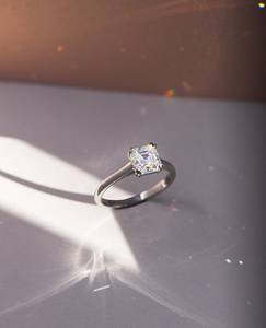 Élégante bague de fiançailles solitaire en diamant Moissanite 1.80 CT avec double quatre griffes, excellente bague coupe Asscher - Product Image 1