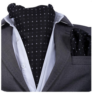 Ensemble de foulards Ascot noirs et gris pour le marié - Product Image 1