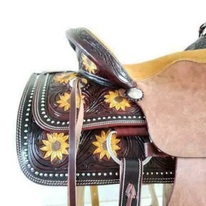 Ensemble de punaises de selle de cheval Western fabriqué à la main avec accessoires assortis Excellent pour l'équitation anglaise - Product Image 2