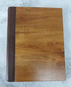 Carpeta de cuero PU de estilo clásico A5 personalizada, accesorio de tornillo con logotipo personalizado de metal y madera para cubierta de menú de restaurante para uso en hoteles - Product Image 5