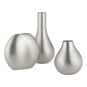 Vase à fleurs en métal moderne pour la décoration intérieure, élément central élégant pour la table basse, décoration de salon - Product Image 6