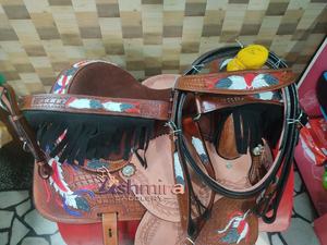 Venta al por mayor pintado a mano Navajo mano occidental barril caballo cuero sillín Trail placer sillín tachuela conjunto de alta calidad - Product Image 6