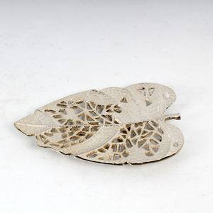 Ensemble de 2 plateaux à fruits en aluminium plaqué argent de haute qualité Plateau de service en forme de feuille de meilleure conception Durable élégant avec une finition de qualité supérieure - Product Image 4