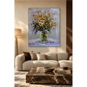 Impression sur toile Fida : Fleurs texturées sur fond lilas dans un vase en verre - Product Image 3