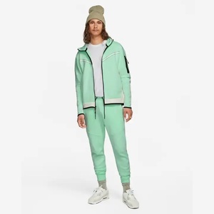Trajes Deportivos Transpirables de Alta Calidad para Hombre, Características de Maternidad, Ropa de Entrenamiento de Invierno, Fabricados en Pakistán, Diseño Liso - Product Image 6