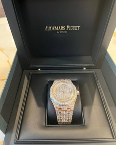 Montre classique en acier inoxydable glacé de haute qualité pour hommes avec style bling lourd et hip hop disponible à un prix raisonnable - Product Image 2