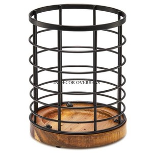 Polvo de color negro Caoted Alambre de metal de primera calidad y base hecha de madera Portavelas de luz de té de la India en un precio impresionante - Product Image 1