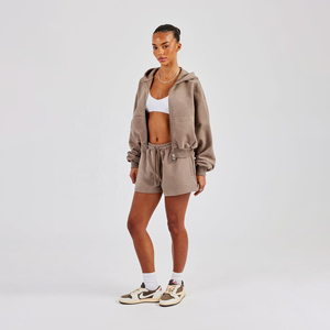 ชุดเสื้อมีฮู้ดและกางเกงขาสั้นแบบพรีเมี่ยมของผู้หญิงแฟชั่น2024ฤดูใบไม้ร่วงชุดเสื้อตัวบนแบบสตรีทแวร์ระบายอากาศ - Product Image 1