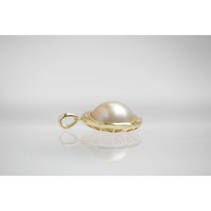 Pendentif fin plaqué or avec perle Mabe en forme de croissant de lune - Product Image 3