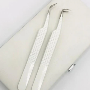 Pinzas de pestañas de acero inoxidable con puntas lisas blancas, empuñaduras de diamante personalizadas de etiqueta privada, pestañas de volumen de ángulo 45 90 al por mayor - Product Image 1