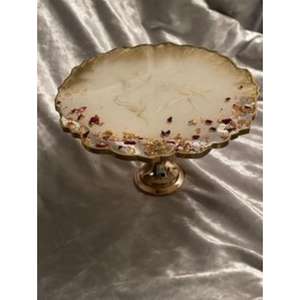 Elegante soporte para tartas de resina con detalles decorativos perfecto para agregar sofisticación a cualquier postre - Product Image 5