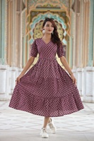 Robe de bal indienne en coton imprimé à la main, col en V, longueur genou, style bohème, motif floral, design tendance, naturel