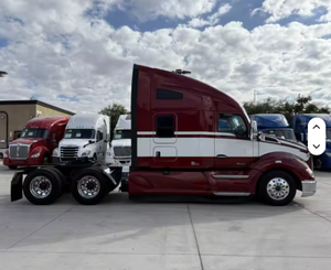 Camion semi-remorque T680 Sleeper d'occasion - Toit surélevé, 450 CV, boîte automatique 12 vitesses, prêt à être expédié - Product Image 5