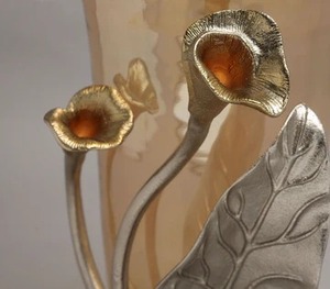 Vase moderne en métal doré avec verre doré Design contemporain améliorant les espaces de vie Tables à manger et intérieurs élégants - Product Image 4