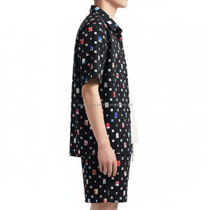 Ensemble de shorts imprimés pour hommes sur mesure OEM - Noir, motif coloré, décontracté, respirant, tenue d'été 2 pièces - Product Image 4