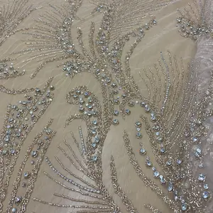 아름다운 베이지 색 럭셔리 레이스 패브릭 크리스탈 구슬 장식 조각 웨딩 신부 가운 파티 착용 드레스
