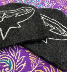 หมวกไหมพรมขนปุยสำหรับผู้ชายและผู้หญิงหมวกแบบถักลายกราฟิก Y2K ผ้าแจ็คการ์ดแบบนิ่มพิเศษออกแบบโลโก้ได้ตามที่ต้องการ - Product Image 1