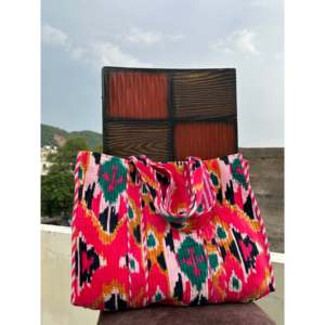 Bolso Tote de Terciopelo Ikat Rosa con Cierre Abierto, Bolso de Moda para Uso Diario, Lavable - Product Image 3