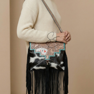 Bolso Bandolera de Cuero Vacuno Turquesa con Flecos y Grabado Artesanal, Estilo Vaquero Occidental - Product Image 4