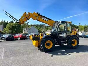 JCB 540-140 Chargeuse télescopique haute portée 4WD d'occasion, avec chargeur rotatif d'une capacité de 4 tonnes et de faibles heures - Product Image 4