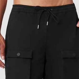 Pantalones Ripstop ecológicos y sostenibles para hombre: hechos de materiales reciclados, ligeros y duraderos para exploración urbana - Product Image 6